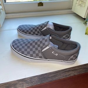COPY - NWT - Classic Checkered Vans - Size 11
